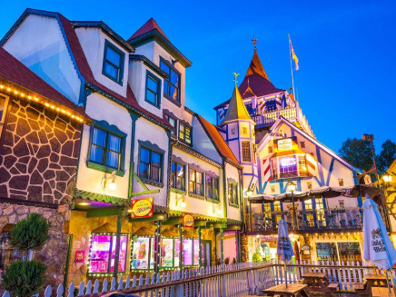 Mixed-use commercial building in a small Georgia mountain town